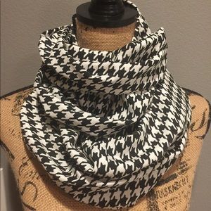Houndstooth Infinity Scarf